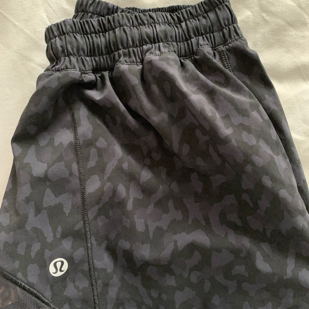 Lululemon hotty hot shorts black